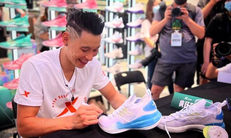 Image: Jeremy Lin Is Showing Off His JLIN shoes.